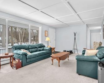 Riverside in Southcott Pines - Grand Bend - Living room
