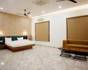 The Krati Resort And Convention Centre - Bareilly - Bedroom