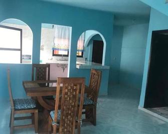 Casa en muy buena ubicación, cerca del rio, a 10 min. de la playa o el centro. - Túxpam - Comedor