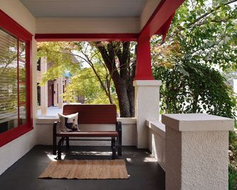 Historic Home in Downtown Benton located steps from the Square - Benton - Балкон