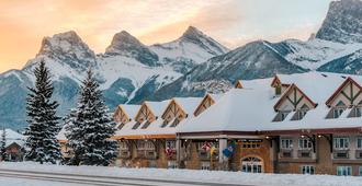 Canmore Inn & Suites - Canmore - Building