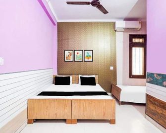 Goroomgo Pushpanjali Hotel Haldwani - Халдвані - Спальня