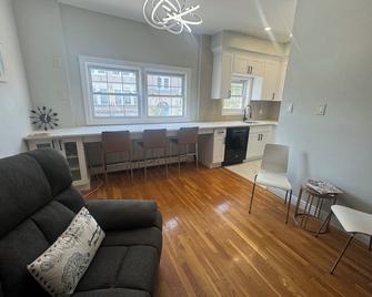 Hip private Flat in house overlooking Midtown Manhattan in Weehawken - Weehawken - Wohnzimmer