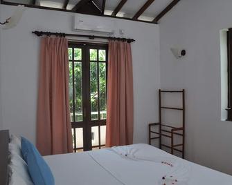 Shakuna Villa - Hikkaduwa - Bedroom