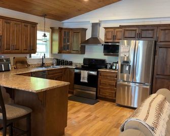 Waterfront Sunset Cove - Clarenville - Kitchen