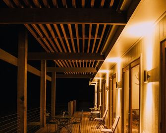 Merry Moose - Luxury Lodge Accomodation - Clare - Patio