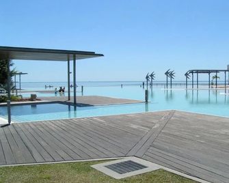 Waterfront Backpackers - Hostel - Cairns - Basen