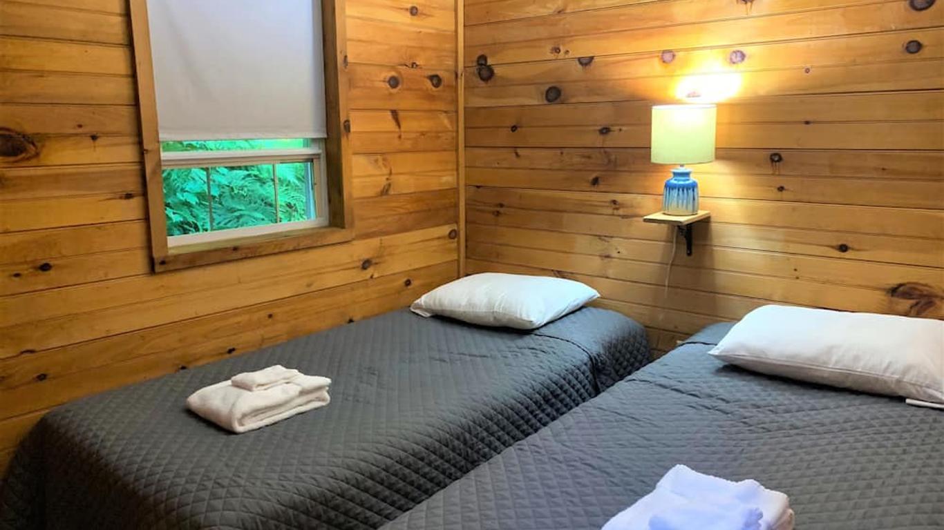 Pine Crest Motel and Cabins