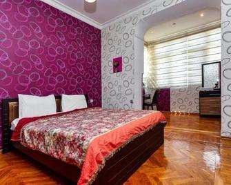 Azneft Square Sea View Family Apartments - Baku - Bedroom