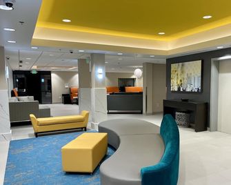 La Quinta Inn by Wyndham Lynnwood - Lynnwood - Lobby