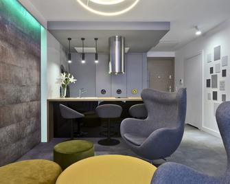 Elite Apartments Waterlane Free Swimming Pool Access - Gdansk - Living room