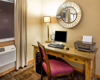 AmericInn by Wyndham Red Wing - Red Wing - Room amenity