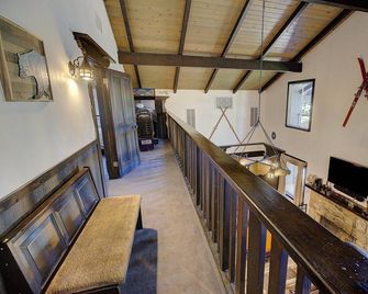 Shay Meadows Ranch & Resort by Big Bear Vacations - Big Bear - Escalier