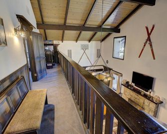 Shay Meadows Ranch & Resort by Big Bear Vacations - ביג בר סיטי - מדרגות