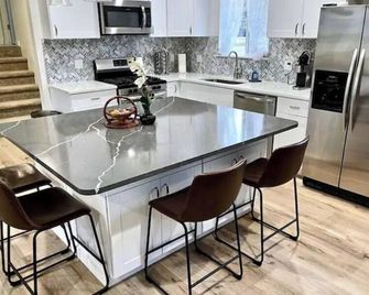 Hometown Usa With Hot Tub And Fully Renovated - Mountain Home - Cocina