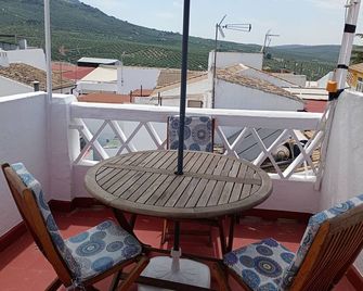 Juanita La Larga - Doña Mencía - Balcón