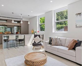 Viewpoint - Gosford Panorama Water & Stadium Views - Gosford - Living room