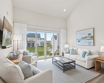 Beautiful 4-bedroom townhome at the Peninsula! - Millsboro - Living room