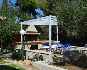 Simatos Apartments and Studios - Lassi - Patio