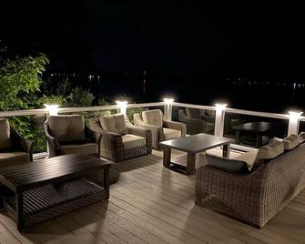Exclusive Pewaukee Lake House ~ Includes Kayaks! - Pewaukee - Balkon