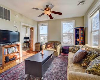 Canalfront Waterford Apartment on Hudson River - Waterford - Wohnzimmer