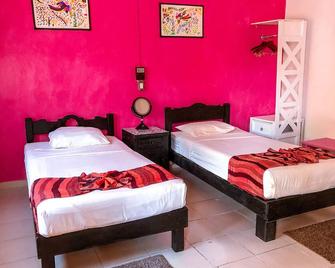 La Adelita just 5 minutes walking to the public beach. - Playa del Carmen - Makuuhuone