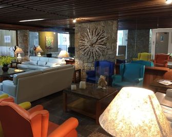 Ubatuba Palace Hotel - Ubatuba - Sala de estar