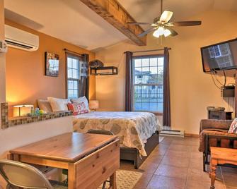 Cute Studio Abode - Steps to Long Beach Boardwalk! - Long Beach - Bedroom