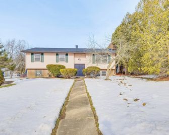 3 Mi to Cuyahoga Valley NP Fairlawn Family Home! - Fairlawn - Building