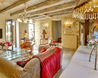 Beautiful Perigourdine house 12 km from Sarlat, Montignac-Lacaux, Les Eyzies - Tamniès - Sala de estar