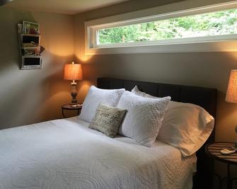 The Decatur City Cottage/short Walk To Square - Decatur - Bedroom