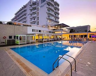 Silver Sands Beach Hotel - Protaras - Piscina