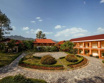 Phoenix Moc Chau Resort - Moc Chau - Edificio