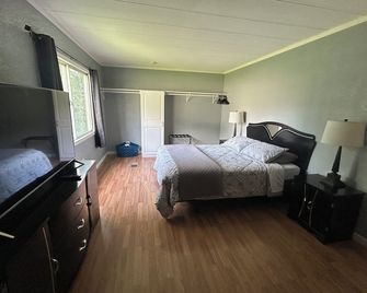 Black Gold Getawaylocated in Town - Valdez - Ložnice