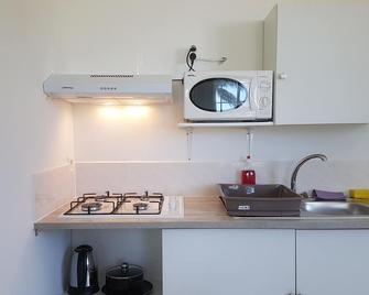 Apartments Studios Halfon 1 - Maharepa - Kitchen