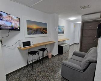 Old Center Inn Alicante - Alicante - Sala de estar