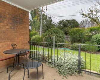 Quiet 2BR Apartment with Garden views in Griffith - Hosted by CanStay - Kingston - Balcony