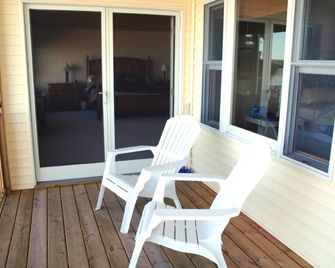 Best Sunset-Beautiful, Spacious, Beachfront Home on Lake Michigan, Mackinaw City - Mackinaw City - Balcony