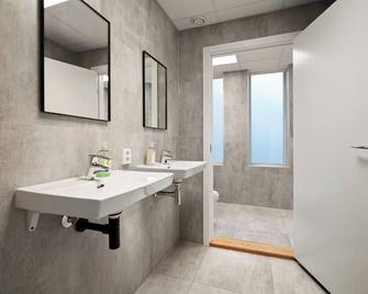 Budgetel- Kong Oscarsgate 22 - Bergen - Bathroom