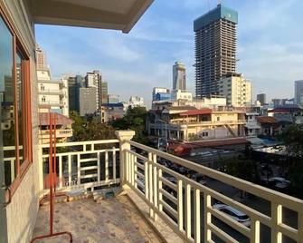 The Moonvine on 360 - Phnom Penh - Balcony
