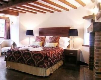 Ye Olde Red Lion - Newbury - Bedroom