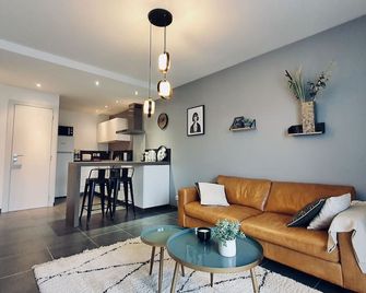 Le Continental Beau T2 plein centre + parking - Annecy - Sala de estar