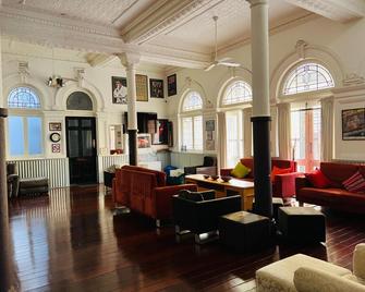 Wallaby Backpackers Hostel Perth - note - Valid passport required to check in - - Perth - Lounge