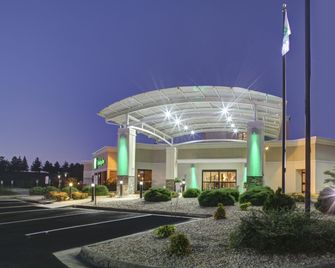 Holiday Inn Staunton Conference Center By IHG - Staunton - Edificio