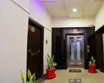 Khayyam Hotel - Faisalābād - Hallway