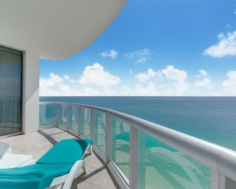 Private Ocean Condos at Marenas Beach - Sunny Isles Beach - Balkón