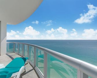 Private Ocean Condos at Marenas Beach - Sunny Isles Beach - Balcon