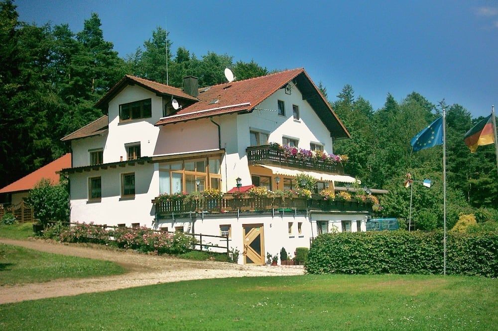Landhotel Waldesruh - Furth im Wald - Building