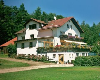Landhotel Waldesruh - Furth im Wald - Building