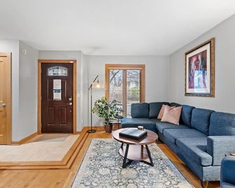 Minnestay Emerson House | Mpls Sculpture Garden - Mineápolis - Sala de estar